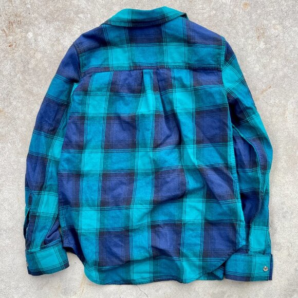 Long Sleeve Plaid Cozy Flannel Button Down Shirt - Picture 6 of 11